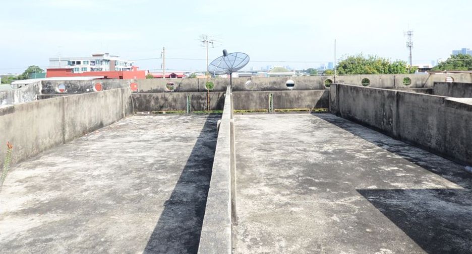 Local comercial en venta de 4 habitaciones en Bang Kruai, Nonthaburi