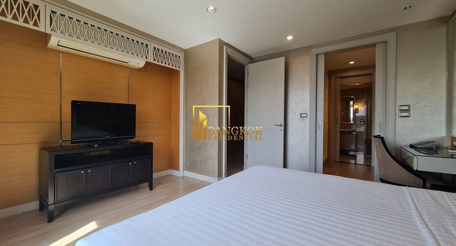 For rent 3 bedrooms serviced apartment in Khlong Toei, Bangkok