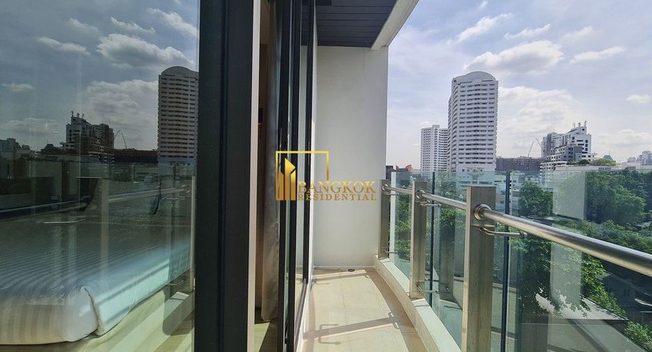 For rent 3 bedrooms serviced apartment in Khlong Toei, Bangkok