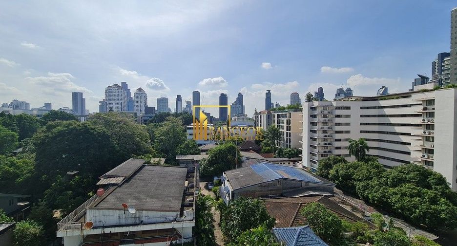 For rent 3 bedrooms serviced apartment in Khlong Toei, Bangkok