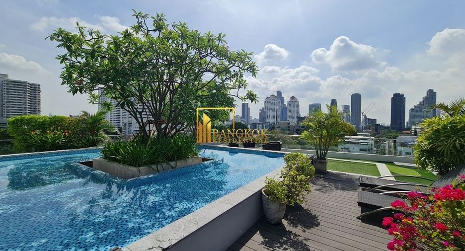 For rent 3 bedrooms serviced apartment in Khlong Toei, Bangkok