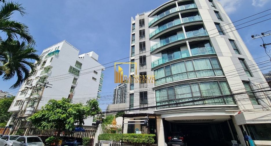 For rent 3 bedrooms serviced apartment in Khlong Toei, Bangkok