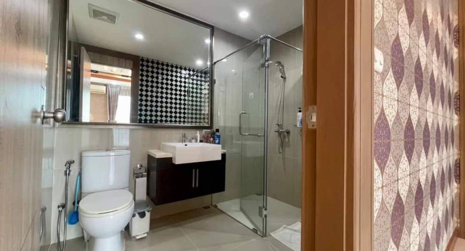Condo en alquiler de 3 habitaciones en Watthana, Bangkok