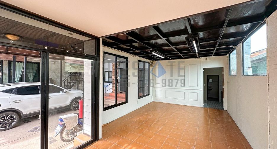 For rent and for sale 4 bedrooms house in San Kamphaeng, Chiang Mai