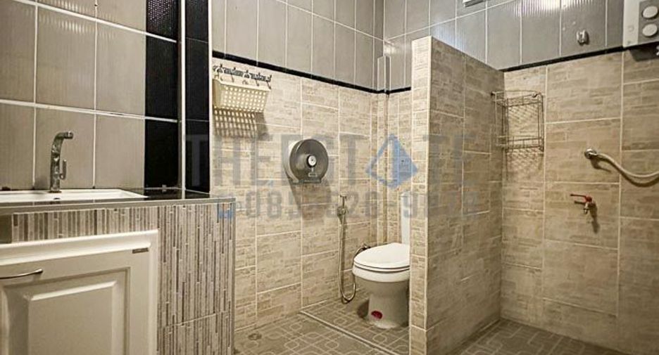 For rent and for sale 4 bedrooms house in San Kamphaeng, Chiang Mai