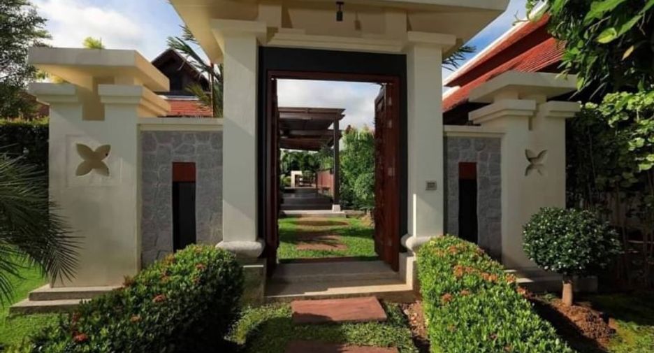For sale 4 bedrooms villa in Mueang Phuket, Phuket