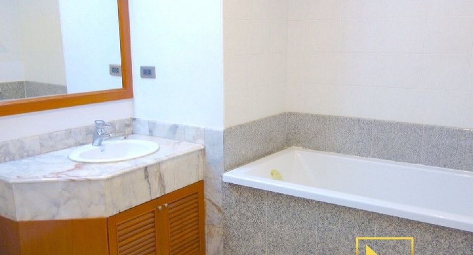 For rent 2 ベッドルーム condo in Watthana, Bangkok