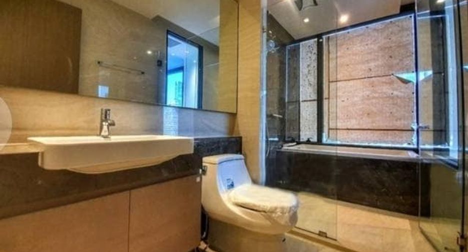 For rent 2 bedrooms condo in Bang Rak, Bangkok