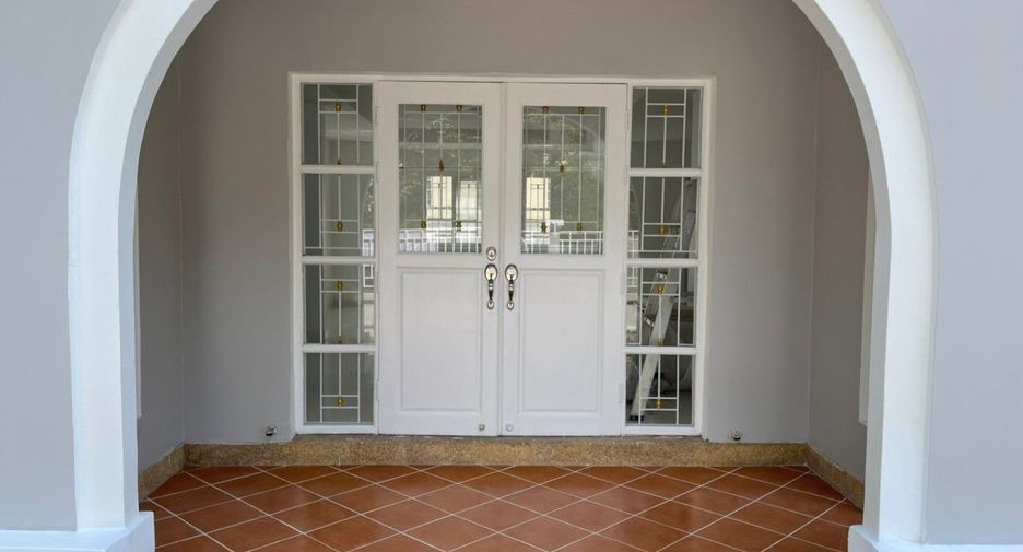 For sale 4 bedrooms house in Thanyaburi, Pathum Thani