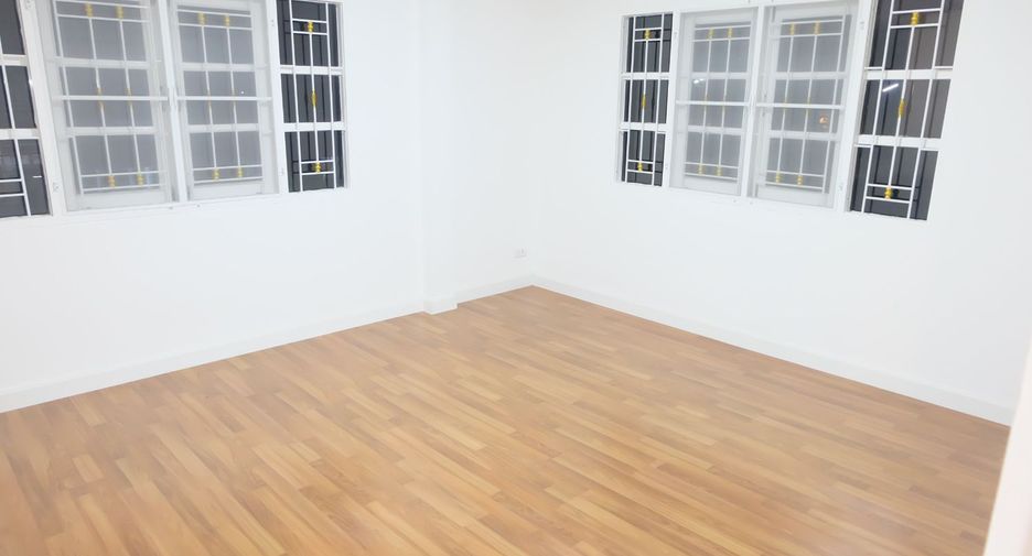 For sale 4 bedrooms house in Thanyaburi, Pathum Thani