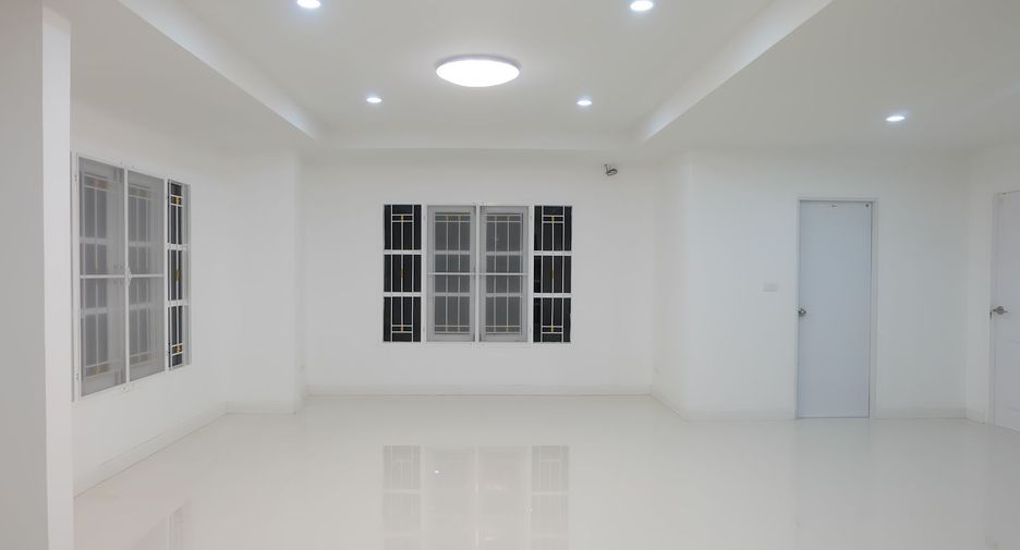 For sale 4 bedrooms house in Thanyaburi, Pathum Thani