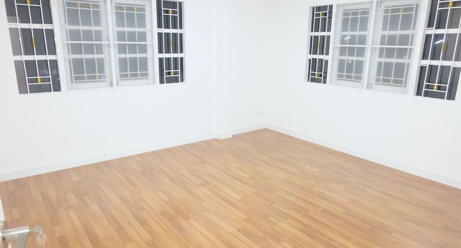 For sale 4 bedrooms house in Thanyaburi, Pathum Thani