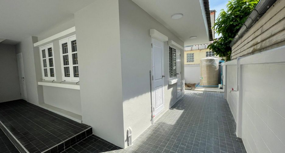 For sale 4 bedrooms house in Thanyaburi, Pathum Thani