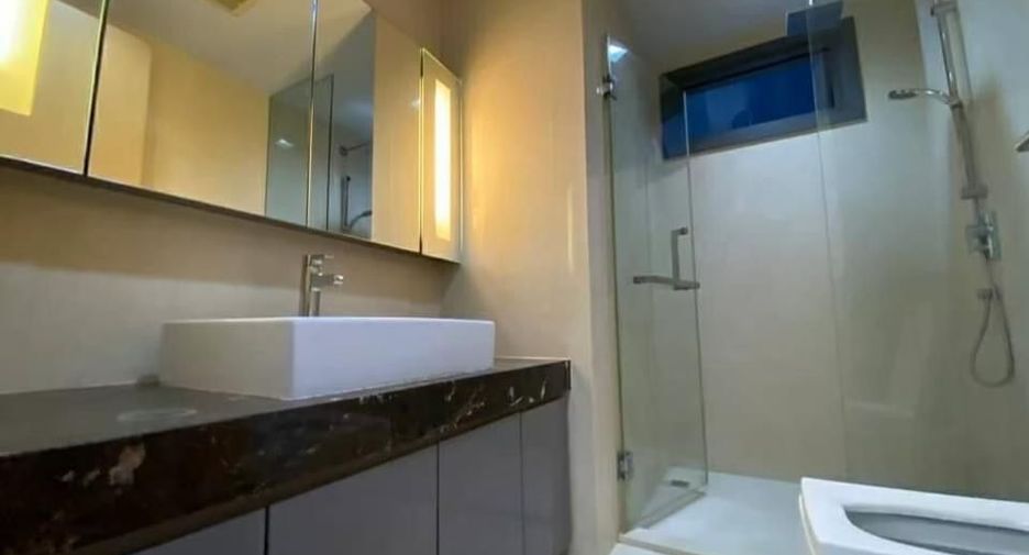 À louer et à vendre 2 chambres condo à Khlong Toei, Bangkok
