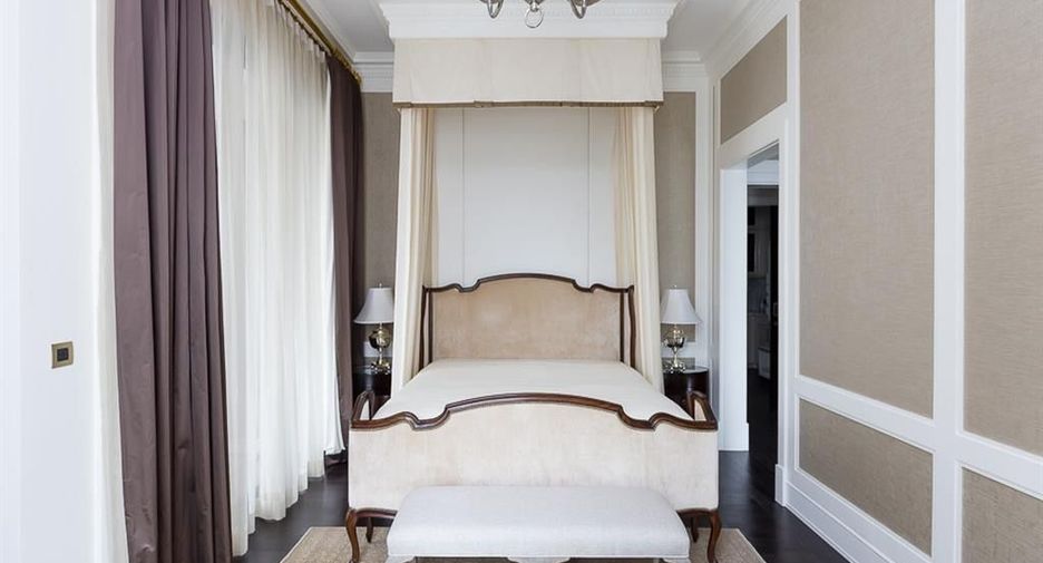 For rent 2 bedrooms condo in Pathum Wan, Bangkok