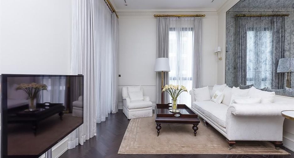 For rent 2 bedrooms condo in Pathum Wan, Bangkok