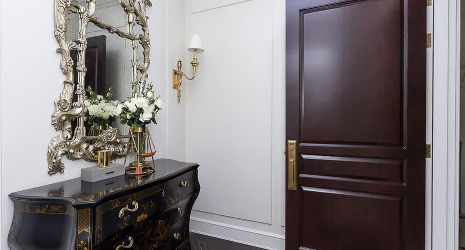 For rent 2 bedrooms condo in Pathum Wan, Bangkok