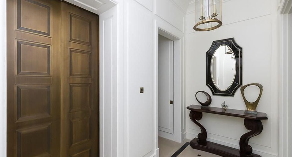 For rent 2 bedrooms condo in Pathum Wan, Bangkok