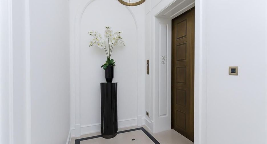 For rent 2 bedrooms condo in Pathum Wan, Bangkok