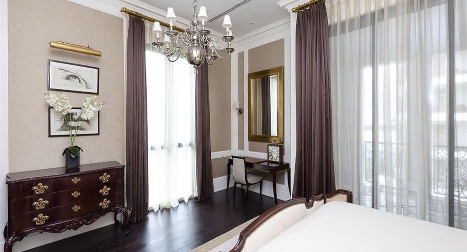 For rent 2 bedrooms condo in Pathum Wan, Bangkok