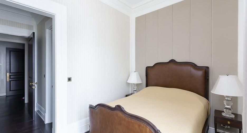 For rent 2 bedrooms condo in Pathum Wan, Bangkok