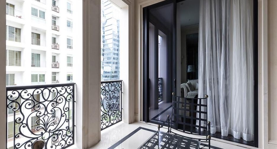 For rent 2 bedrooms condo in Pathum Wan, Bangkok