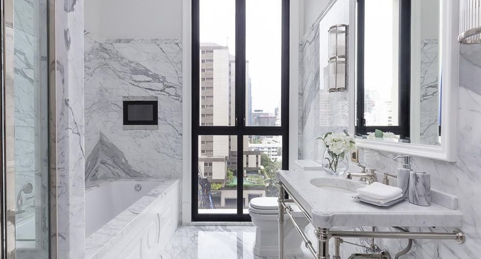 For rent 2 bedrooms condo in Pathum Wan, Bangkok