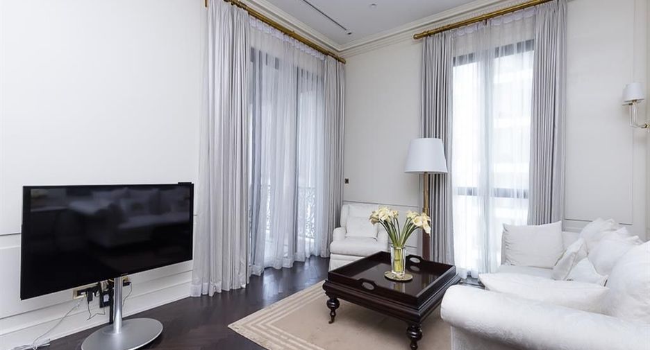 For rent 2 bedrooms condo in Pathum Wan, Bangkok