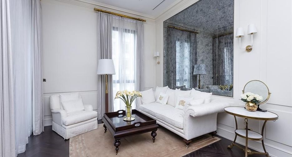 For rent 2 bedrooms condo in Pathum Wan, Bangkok