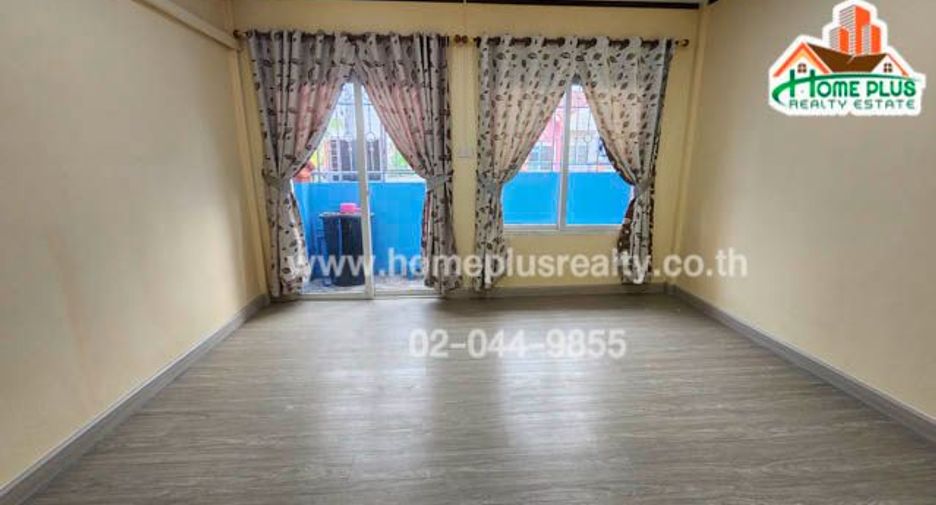 For sale 5 Beds townhouse in Sam Phran, Nakhon Pathom