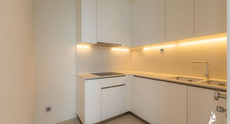 For sale 3 ベッドルーム condo in Khlong Toei, Bangkok
