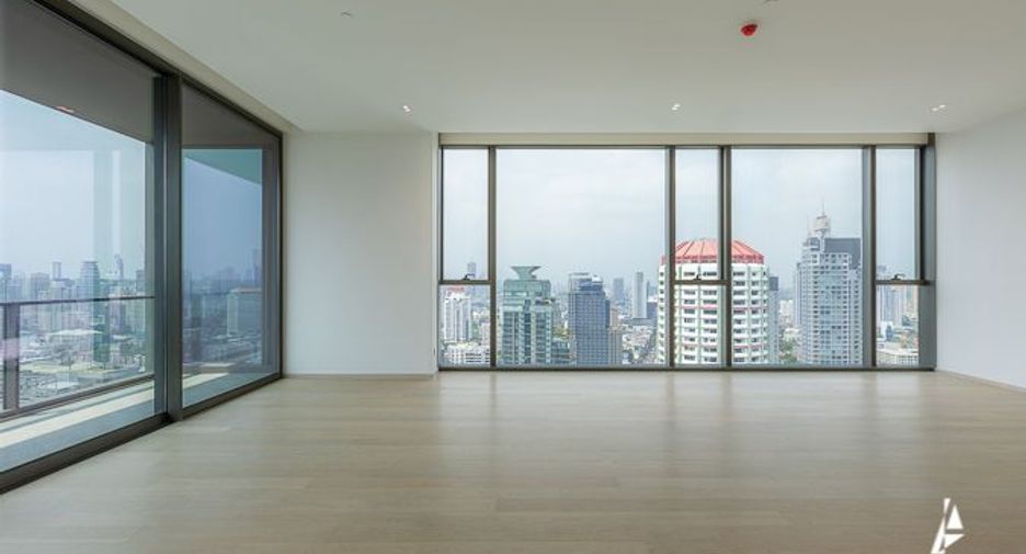 For sale 3 ベッドルーム condo in Khlong Toei, Bangkok