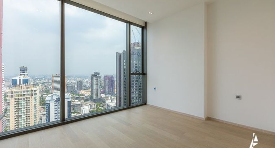 For sale 3 ベッドルーム condo in Khlong Toei, Bangkok