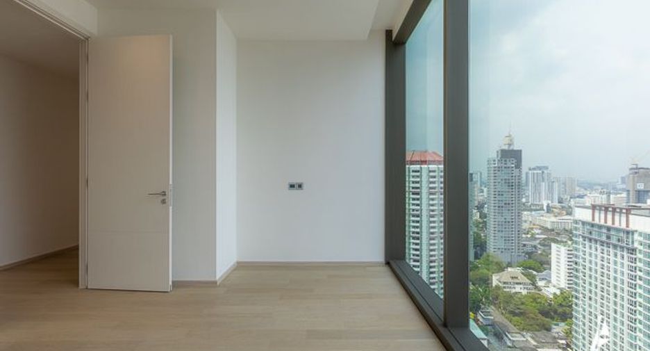 For sale 3 ベッドルーム condo in Khlong Toei, Bangkok
