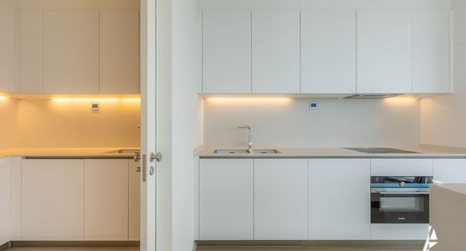 For sale 3 ベッドルーム condo in Khlong Toei, Bangkok