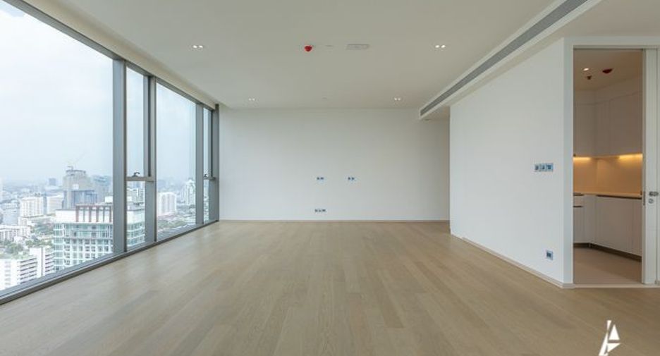 For sale 3 ベッドルーム condo in Khlong Toei, Bangkok