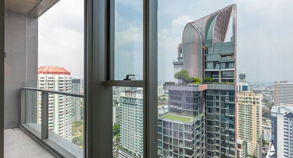 For sale 3 ベッドルーム condo in Khlong Toei, Bangkok