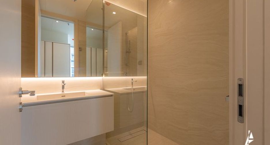 For sale 3 ベッドルーム condo in Khlong Toei, Bangkok