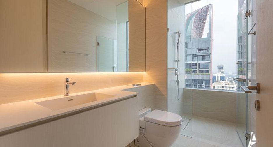 For sale 3 ベッドルーム condo in Khlong Toei, Bangkok
