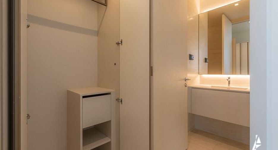 For sale 3 ベッドルーム condo in Khlong Toei, Bangkok
