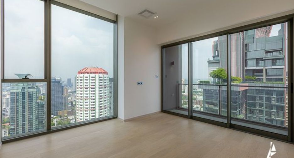 For sale 3 ベッドルーム condo in Khlong Toei, Bangkok