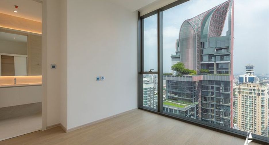 For sale 3 ベッドルーム condo in Khlong Toei, Bangkok