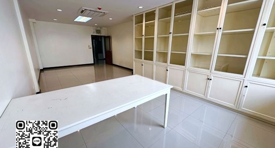 For sale 10 Beds retail Space in Khlong Toei, Bangkok