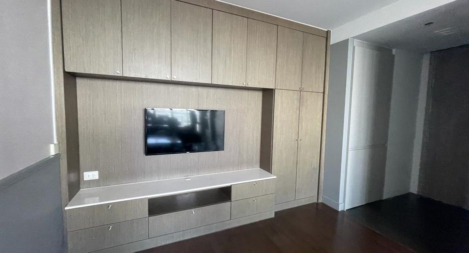 For rent and for sale 2 bedrooms apartment in Ratchathewi, Bangkok