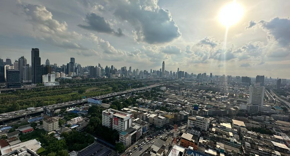 For rent and for sale 2 bedrooms apartment in Ratchathewi, Bangkok