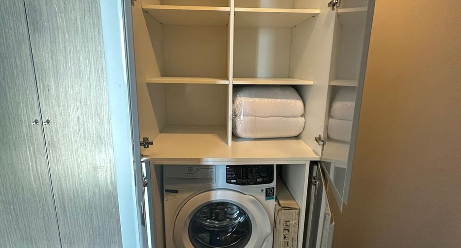 For rent and for sale 2 bedrooms apartment in Ratchathewi, Bangkok