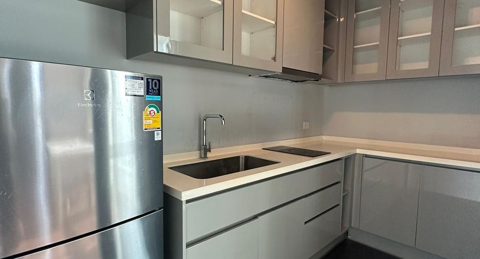 For rent and for sale 2 bedrooms apartment in Ratchathewi, Bangkok