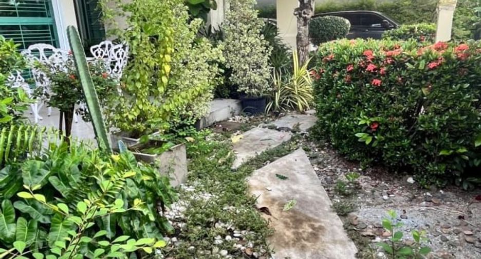 For sale 4 bedrooms house in Si Racha, Chonburi