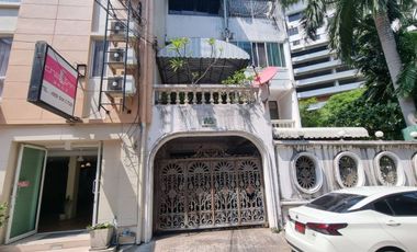 For sale studio townhouse in Khlong Toei, Bangkok