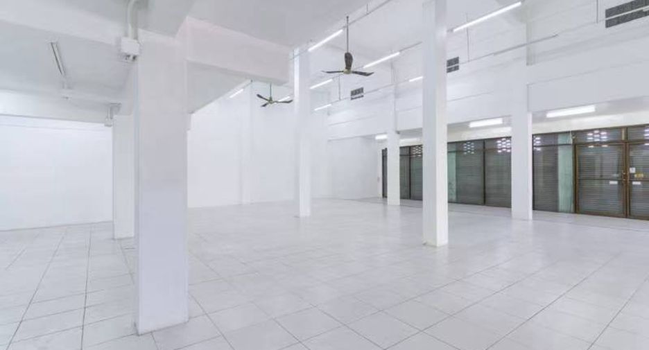 For rent 2 bed warehouse in Mueang Nonthaburi, Nonthaburi